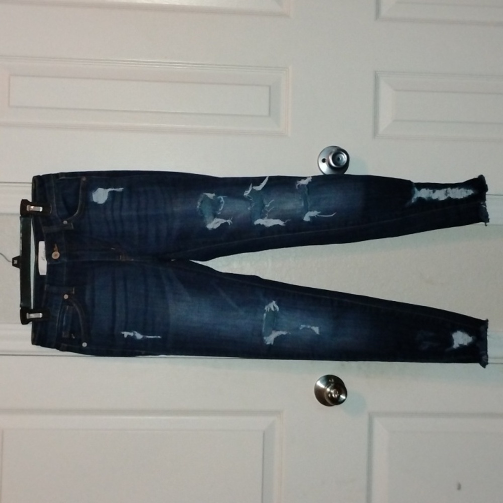 NWOT KanCan Dark Wash Distressed Skinny Jeans 3/25